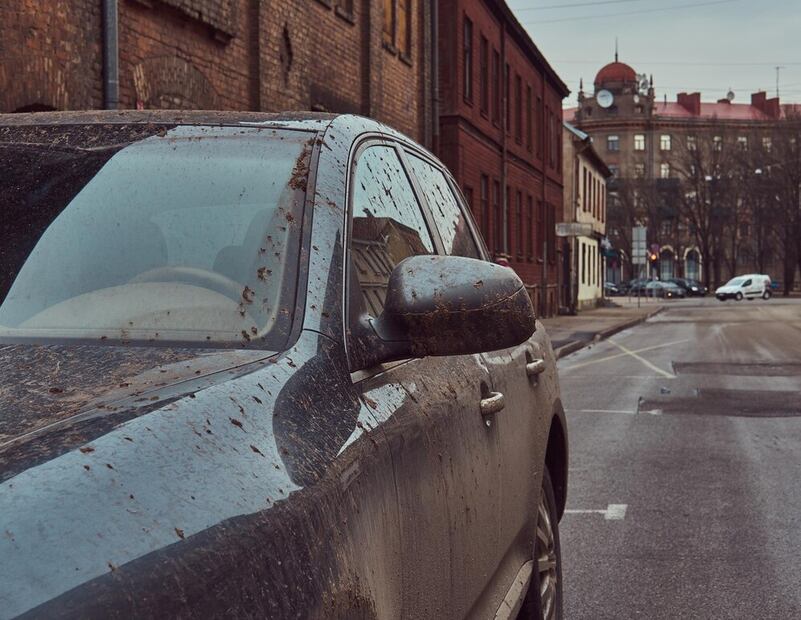Auto inundado. Foto: Freepik