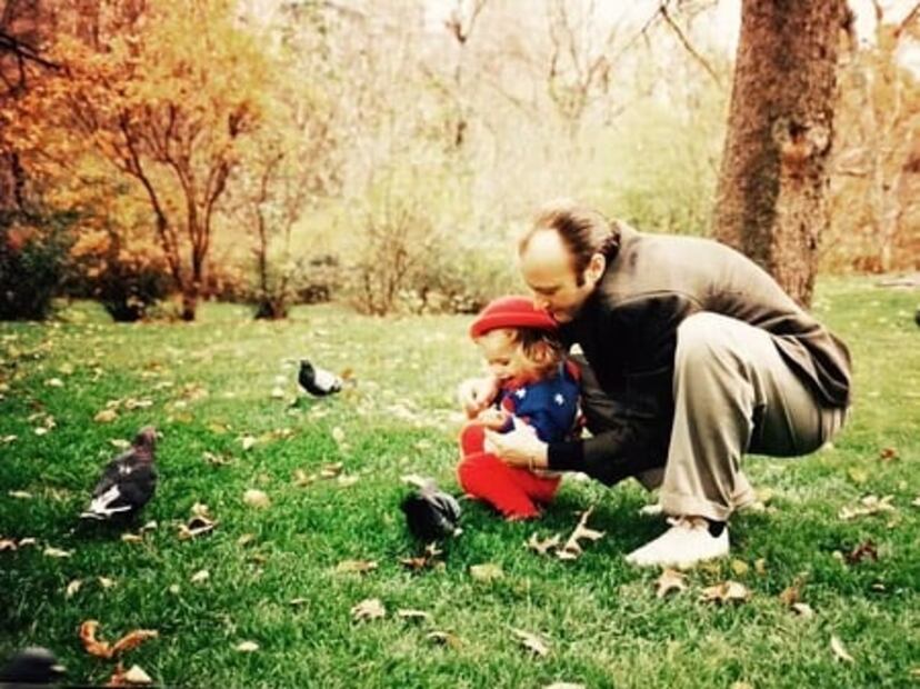 Esta es la emotiva canción que Phil Collins le escribió a su hija Lily cuando ella era pequeña