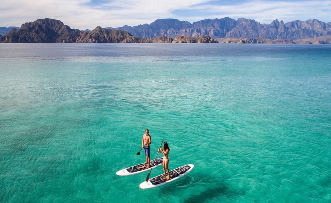 Mar de color turquesa rodeado por un conjunto de montañas. Esta es la constante en varias playas de la región. (Foto: Cortesía Villa del Palmar Beach Resort & Spa)