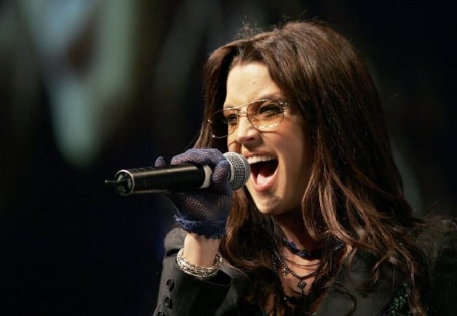 En funeral de Lisa Marie Presley, captan a Austin Butler y miles de fánaticos