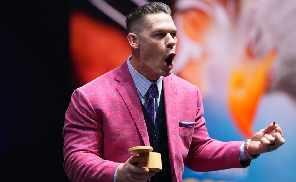 John Cena probó los chapulines por primera vez. Foto: Cortesía CCXP México