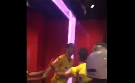 Árbitro brasileño enloquece con el técnico del Internacional