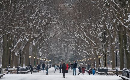 Nevadas en EU dejan más de 45 muertos y a miles de residentes sin luz en Willamette y Oregón