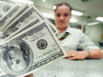 Precio del dólar abre este jueves a la baja en 18.60 pesos al mayoreo
