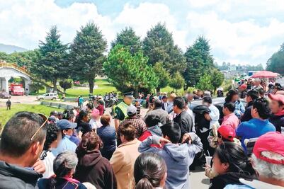 Ejidatarios cierran la México-Puebla seis horas 