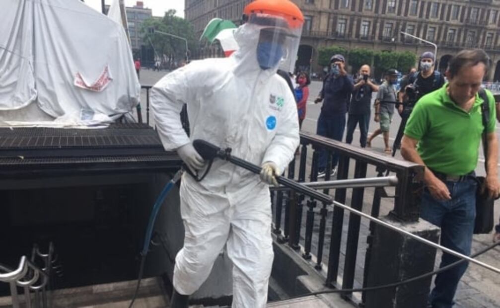 Sanitizan Palacio Nacional tras declaratoria de Fase 3 por coronavirus