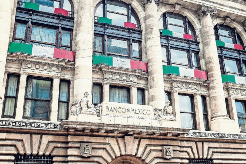 Política monetaria Fitch Ratings destacó que ante la depreciación del peso, los ajustes realizados por el Banco de México ayudarán a anclar la inflación y disminuir el traspaso a los precios del actual tipo de cambio (ARCHIVO EL UNIVERSAL)