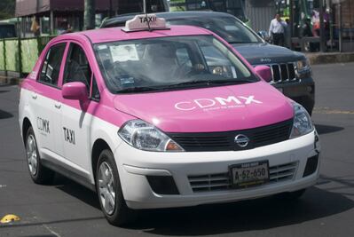 ¿Por qué el nuevo color de taxis en DF es rosa