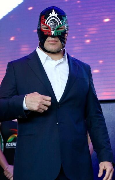 Caín Velásquez, el nuevo enmascarado para Triplemanía XXVII