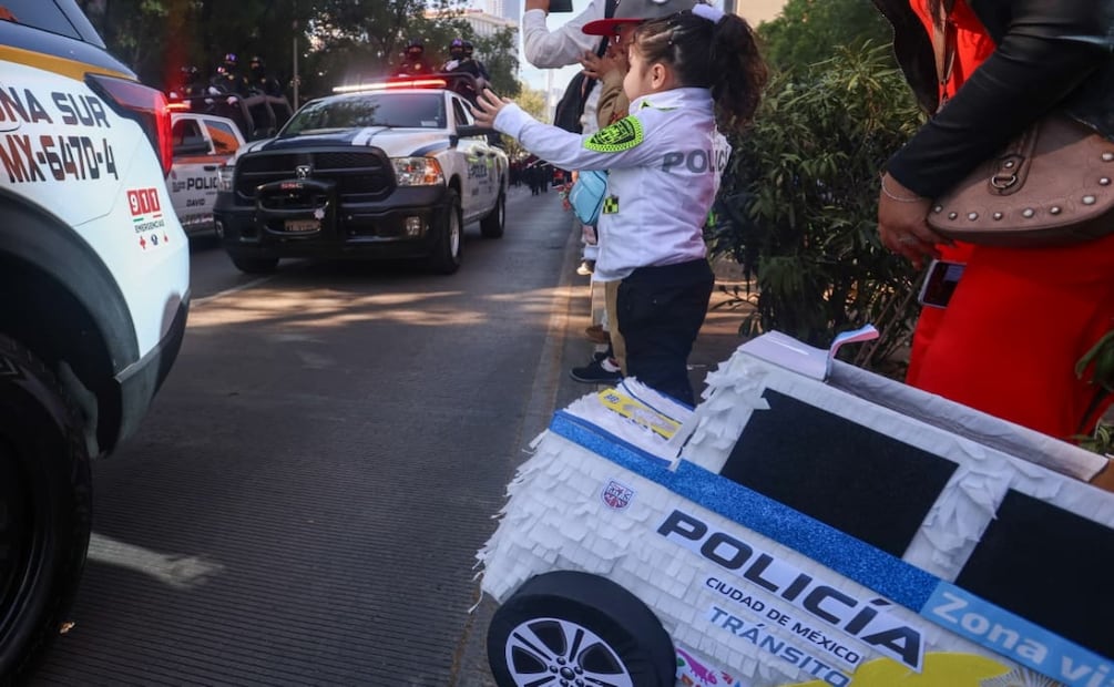 Desfile por el Día del Policía. Foto: Luis Camacho