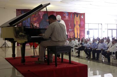 Sales Heredia realiza visita a las Islas Marias