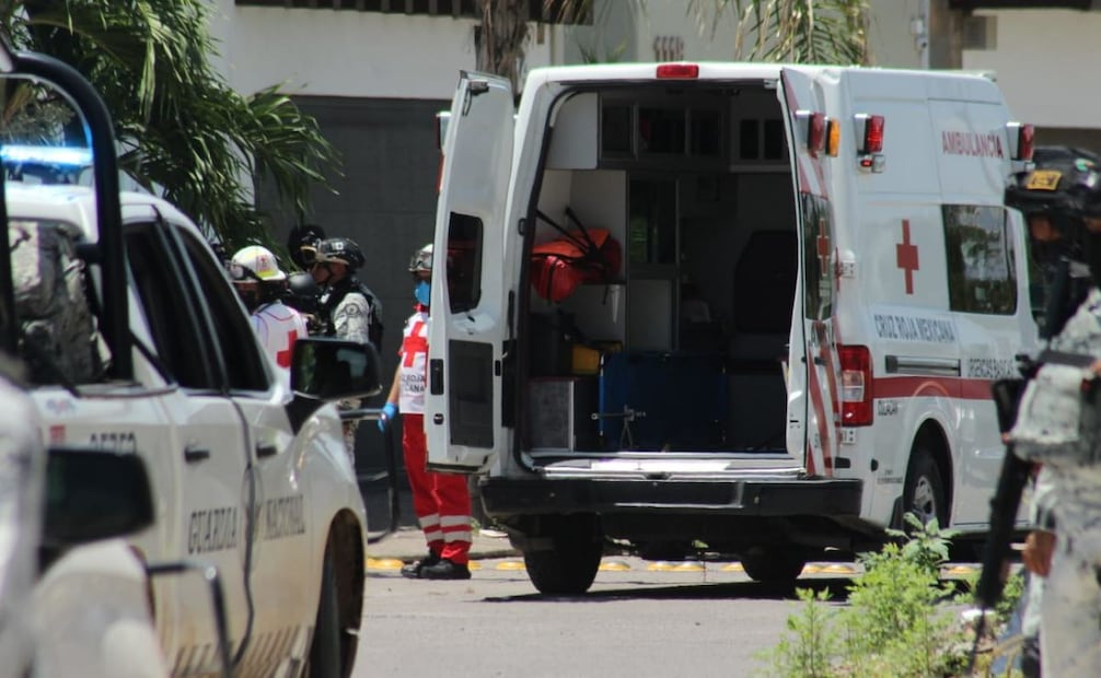 Los sujetos presentaban lesiones, por lo que tuvieron que ser atendidos por paramédicos (07/08/2025). Foto: Especial