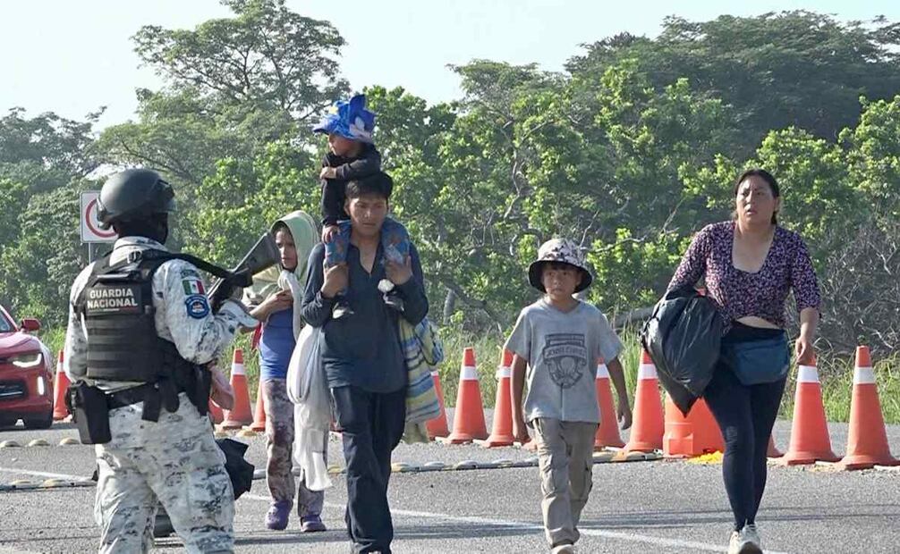 Personal médico y de enfermería del Instituto Nacional de Migración (INM), comenzaron a brindar las primeras consultas a mujeres embarazadas y a menores de edad que presentan cuadros febriles y diarreicos. Foto: Rusvel Rasgado/ EL UNIVERSAL