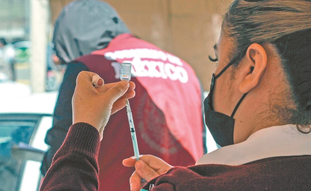 Más de 850 mil médicos han recibido la vacuna, refirió la Ssa. Foto: Xinhua