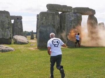 VIDEO: Ecologistas rocían pintura en sitio prehistórico de Stonehenge y son detenidos