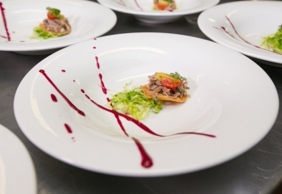 Gerardo Vázquez Lugo sorprendió con cena en Acapulco