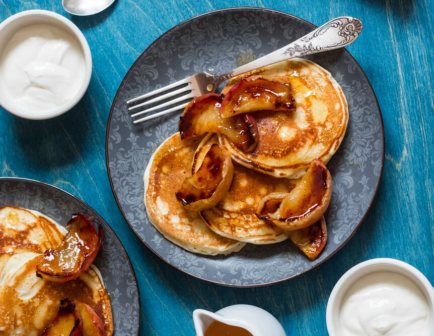 hotcakes de manzana foto: istock 