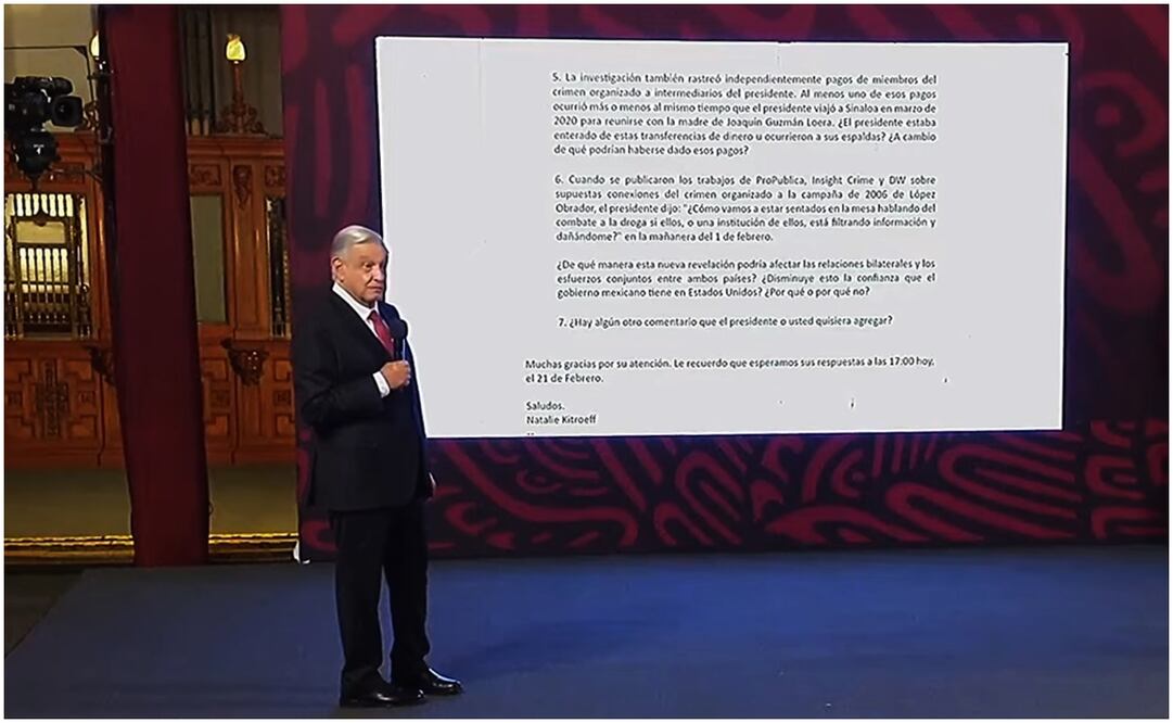 López Obrador presenta carta de la periodista Natalie Kitroeff. Foto: Captura de pantalla de YouTube