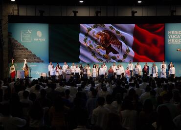 Aún existen “odios, violencia y muros”, coinciden en Cumbre de los Premios Nobel de la Paz