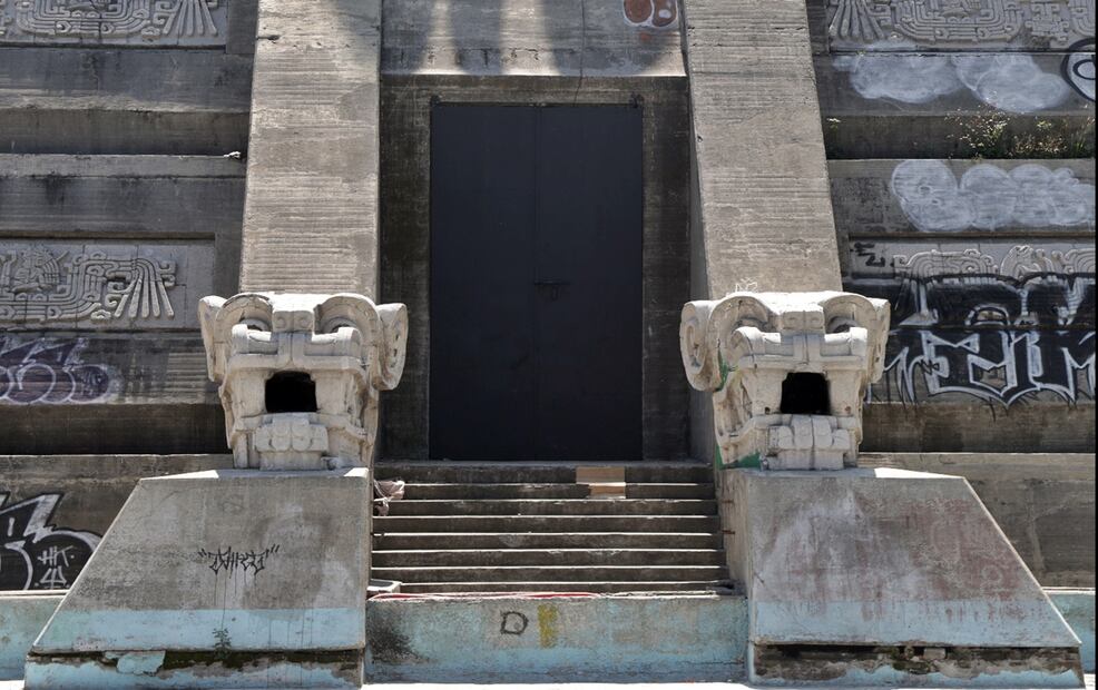 Durante un recorrido, EL UNIVERSAL constató que en el lugar sólo se ha retirado la basura que se acumulaba tanto al interior de la pirámide como en las fuentes aledañas y a los costados de la estructura. Foto: Carlos Mejía/EL UNIVERSAL