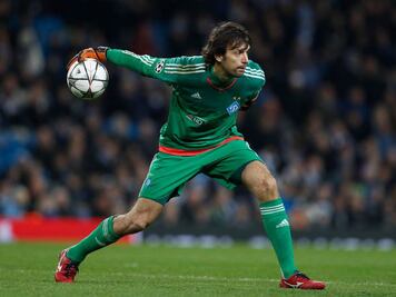 Ucrania convoca a portero retirado tras positivos de Covid-19