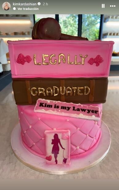 Pastel de Kim Kardashian temático. Foto: Instagram oficial.