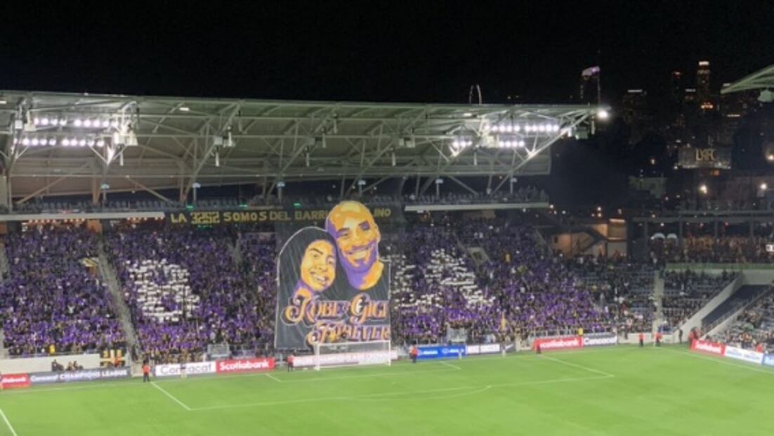 Carlos Vela y LAFC rinden homenaje a Kobe Bryant