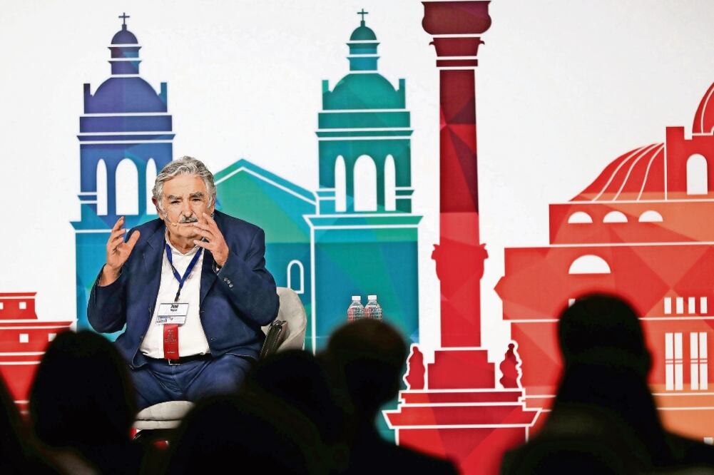 Durante su ponencia en la 72 Asamblea General de la SIP, el ex presidente de Uruguay, José Mujica, defendió el papel de los medios impresos en el mundo y rechazó que vayan a desaparecer con la revolución digital (JUAN CARLOS REYES. EL UNIVERSAL)