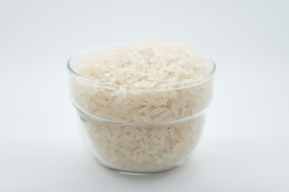 El reposo después de cocinar arroz permite que se absorba el vapor y se esponje. Foto: Freepik