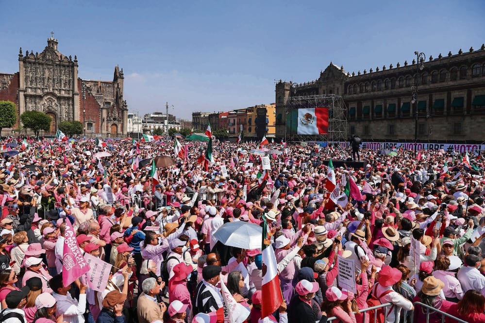 La Marea Rosa salió al Zócalo de la Ciudad de México. Foto: EL UNIVERSAL