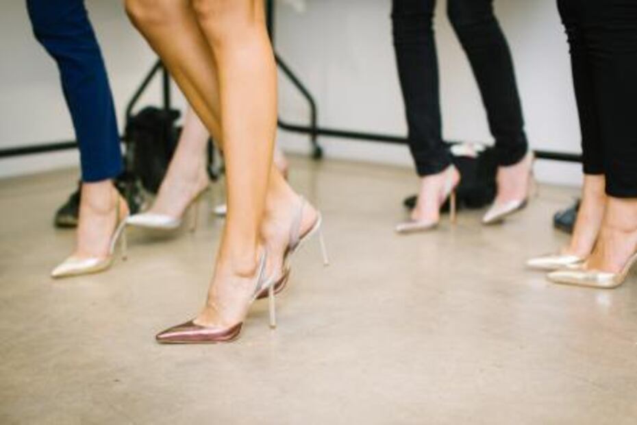 ¿Cómo caminar con zapatillas? Vuélvete una experta