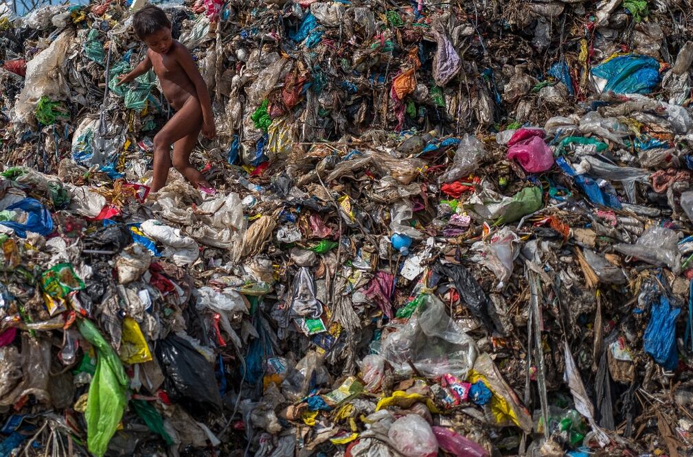 A young boy climbs over plastic debris in a 50- year-old dump overlooking the ocean in this seaside town in Dagupan, Philipines - Photo: Chris Tyree/OrbMedia 2017