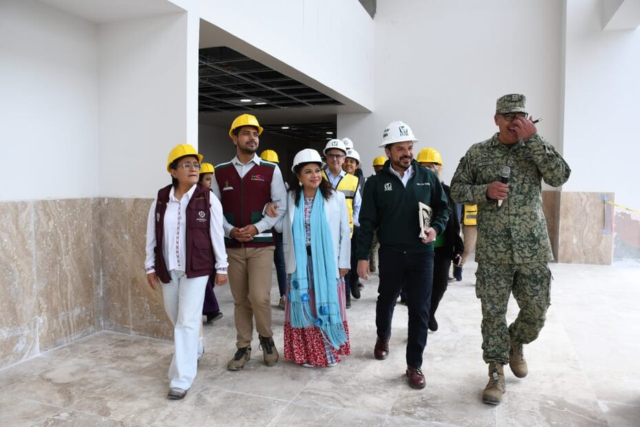 Acompañada del director general del IMSS,  Zoé Robledo, la mandataria capitalina realizó un recorrido de supervisión en la obra de sustitución del Hospital. (Foto: especial)