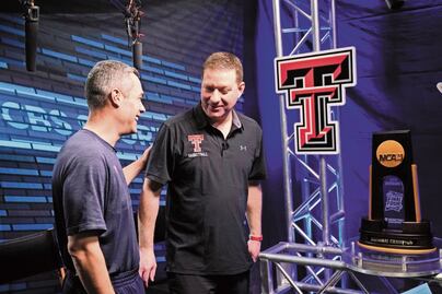 Cavaliers y Red Raiders van por el título del basquetbol universitario