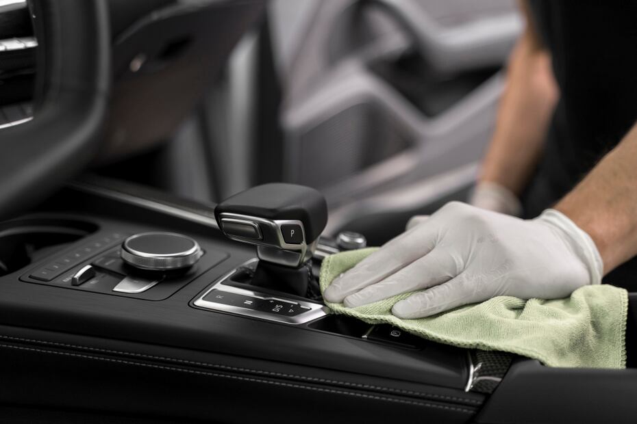 Limpieza del auto. Foto: Freepik