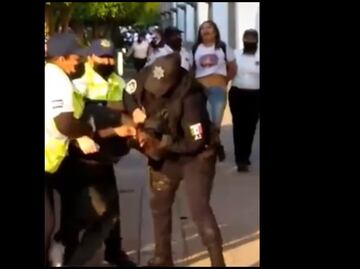 Video. Derechos Humanos investiga a policías por detención de feministas en Irapuato
