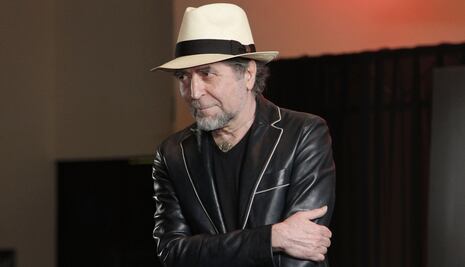 Libro de poemas de Joaquín Sabina llega a EU 