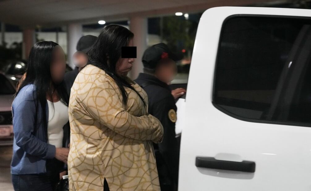 La detenida fue identificada como Lesly María “N”, localizada en un hotel del municipio de Tarimoro.
Foto: Especial.