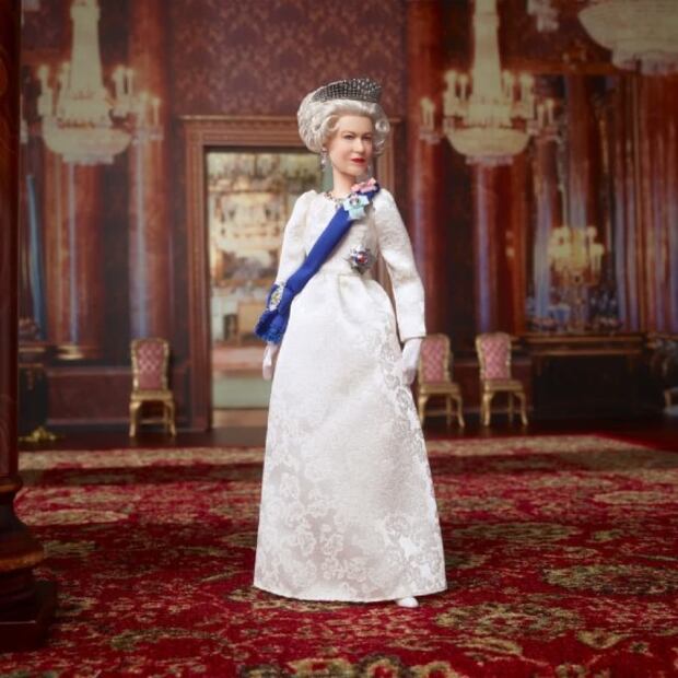 La reina Isabel ya tiene Barbie