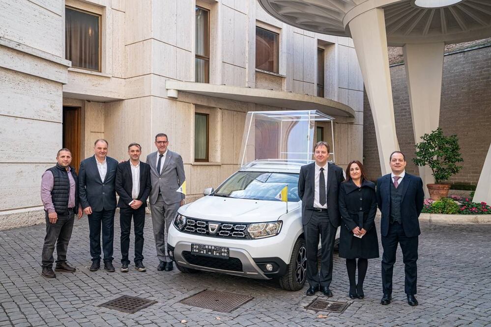 La Renault Duster es el nuevo papamóvil del Vaticano