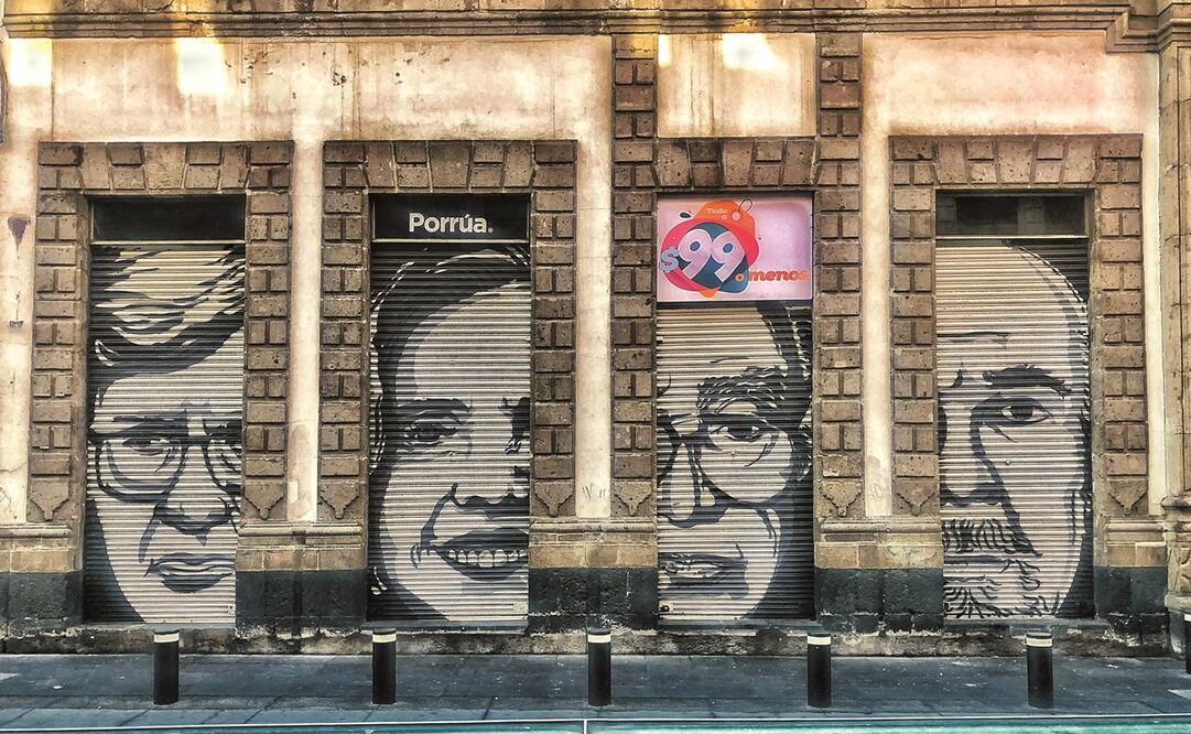 La famosa Librería Porrúa del Centro de la ciudad con sus cortinas abajo, las cuales lucen rostros de autores como José Emilio Pacheco y Elena Poniatowska. Fotos: SERGIO TAPIA Y ADRIANA HERNÁNDEZ. EL UNIVERSAL