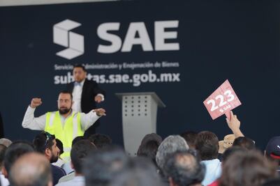 Subastan en Los Pinos 82 vehículos asegurados por FGR y los que pertenecían al EMP