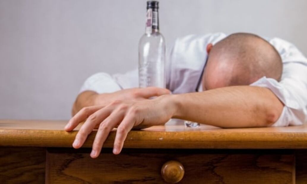 Cuánto dura el alcohol en el cuerpo y qué comer para eliminarlo 