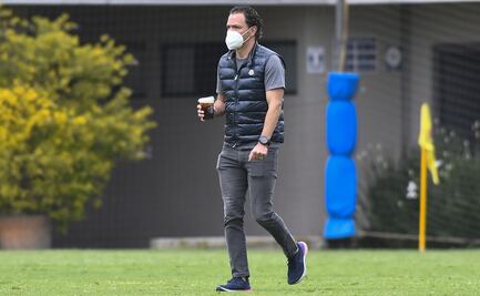 Afición de América explota contra Santiago Baños por no anunciar a un nuevo técnico