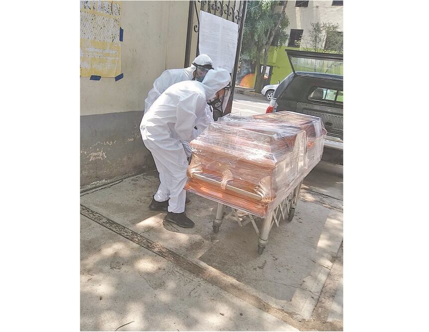 Los decesos por coronavirus eran cambiados por insuficiencia respiratoria, neumonía atípica o viral en las actas de defunción, según la indagatoria. Foto: ESPECIAL