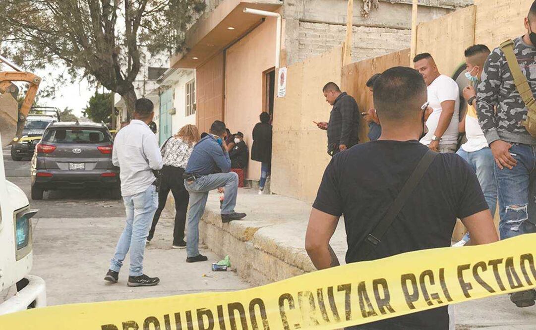 Los colonos de Lomas de San Miguel no daban crédito y estaban conmocionados por lo sucedido en la casa de Andrés “M”. Fotos: Especial.