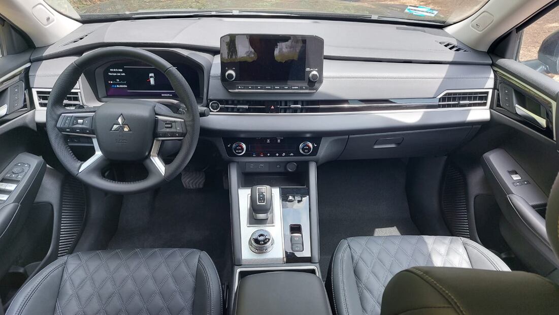 La nueva generación de la Mitsubishi Outlander PHEV evoluciona por dentro y fuera.