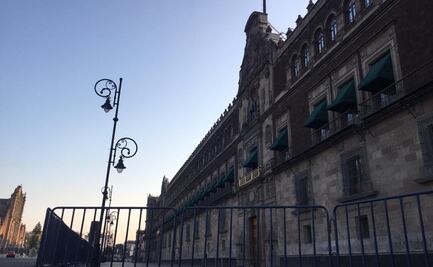 Colocan vallas metálicas en Palacio Nacional por Covid-19