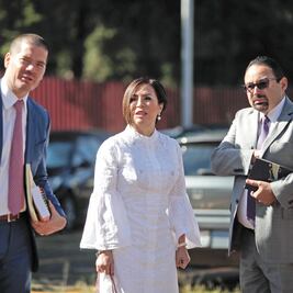 Juez admite amparo de Robles contra proceso penal