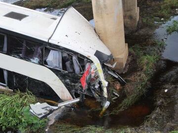 Accidente de autobús de pasajeros suma 12 muertos y 58 heridos en Veracruz